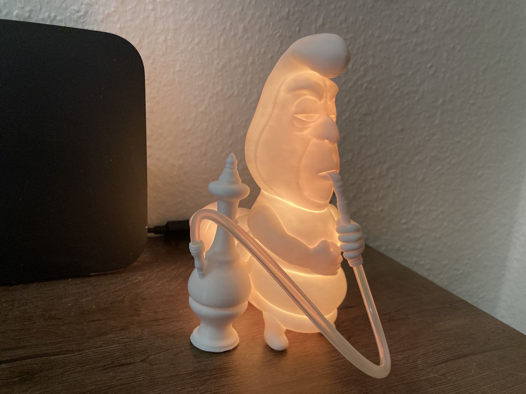 Leuchtende Raupe aus Alice im Wunderland– Magischer Farbenspieler