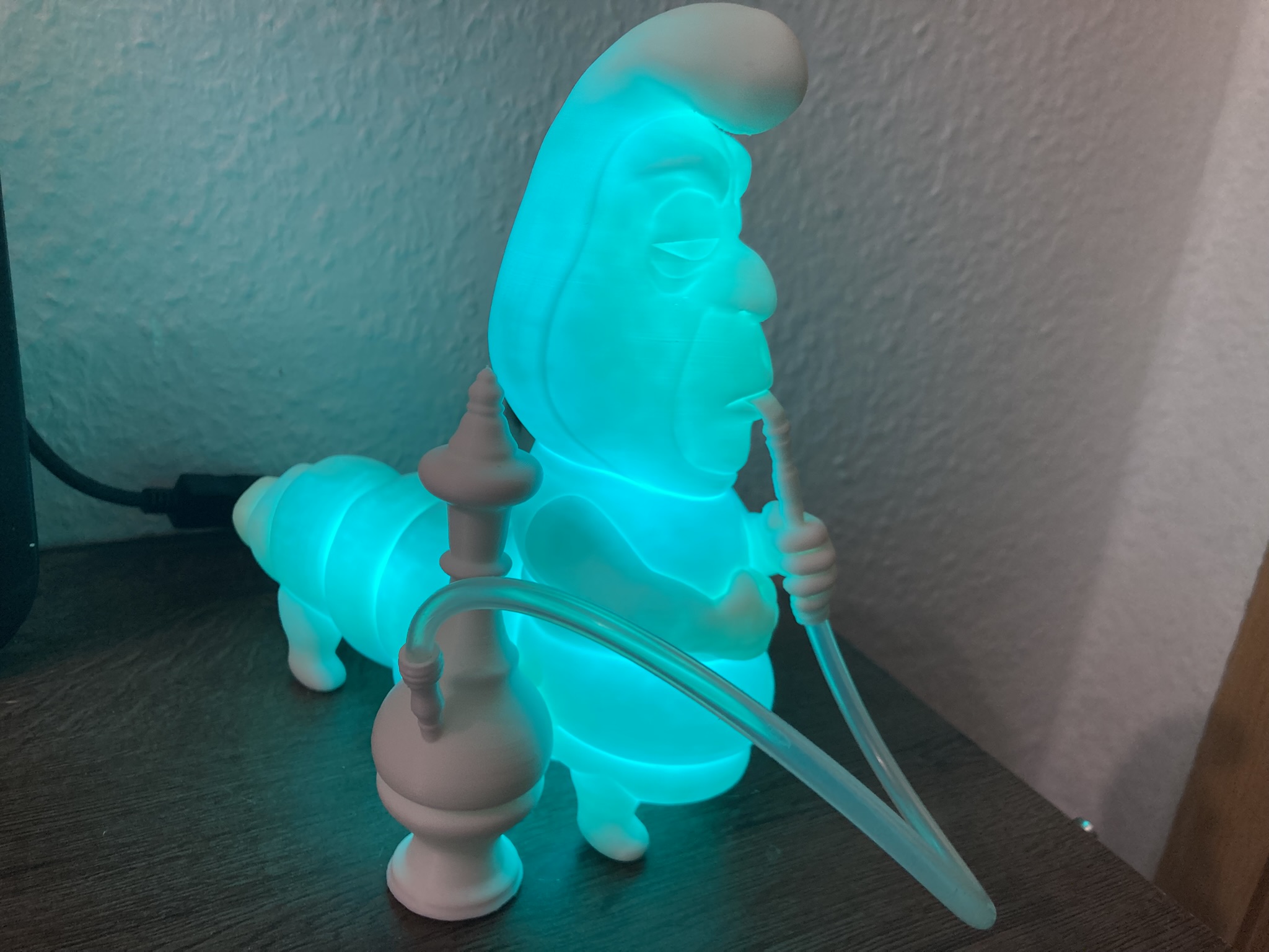 Leuchtende Raupe aus Alice im Wunderland– Magischer Farbenspieler