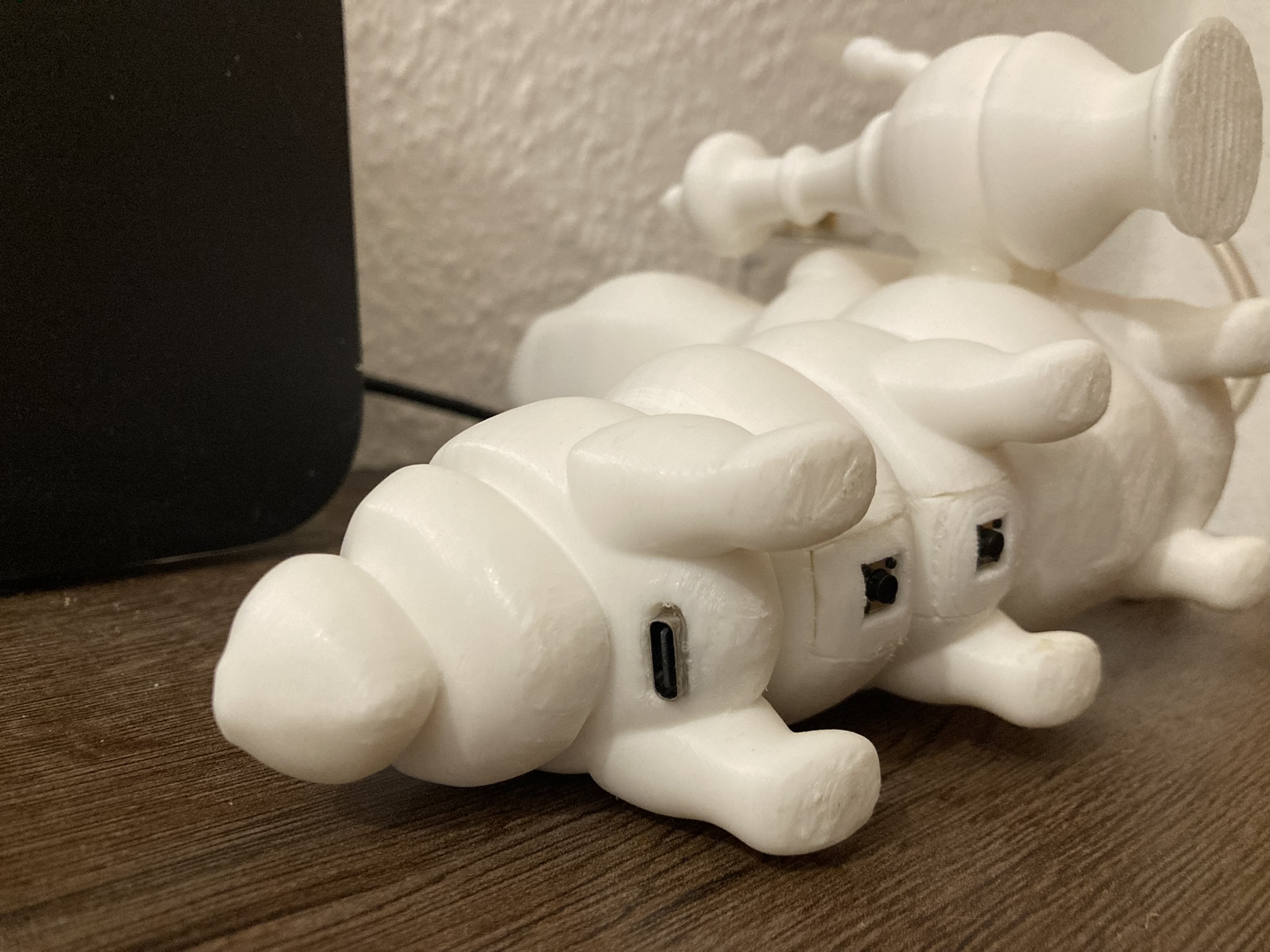 Leuchtende Raupe aus Alice im Wunderland– Magischer Farbenspieler