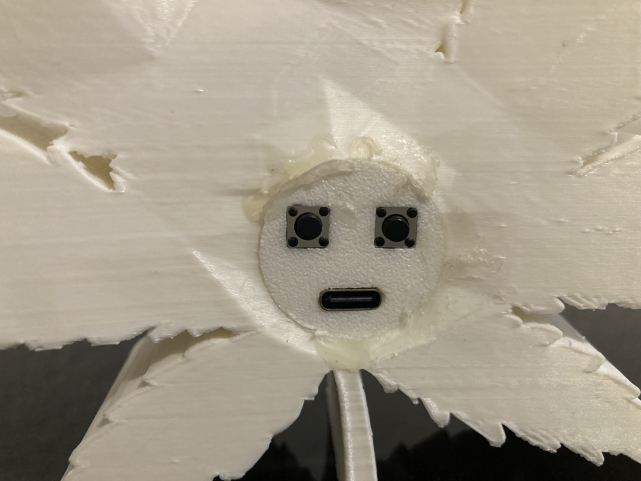 LED Hanfblatt Lampe 🌿 – USB-C Designleuchte mit RGB Effekten und Mikrocontroller